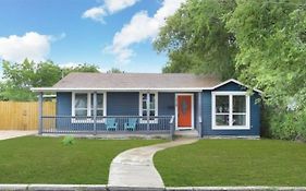 Stylish 4 Br2Ba Renovated Home Near Downtown